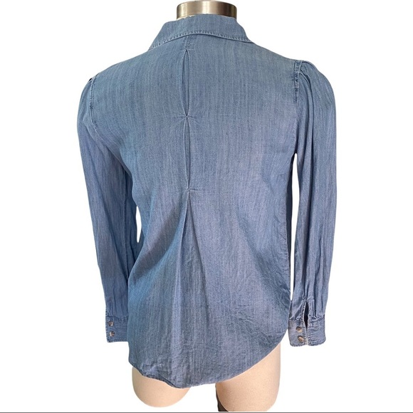 Democracy Light Wash Denim Long Sleeve Button-Front Shirt Blouse Women’s Medium - Picture 4 of 9